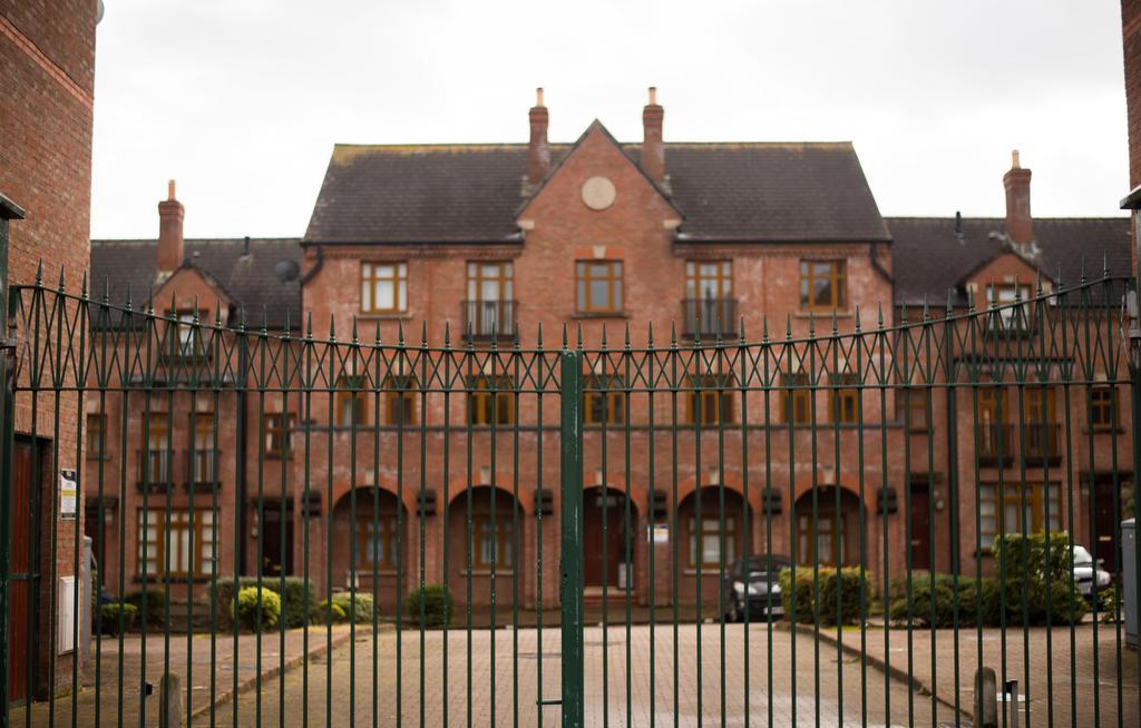 Big Fish Homes - The Cloisters Belfast Kültér fotó